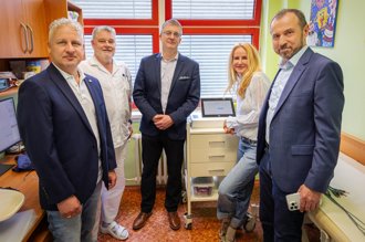 U přístroje Jakub Vaněk, Tomáš Gruszka, Jan Pavlíček, Vendula Pizingerová, Erich Stavař